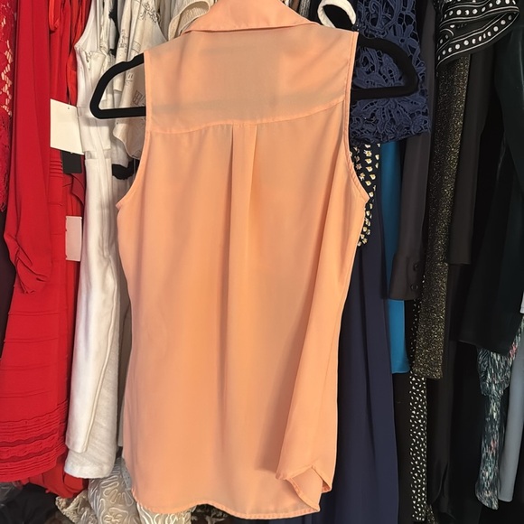 Express button front sleeveless top in peachy pink! - Picture 6 of 15